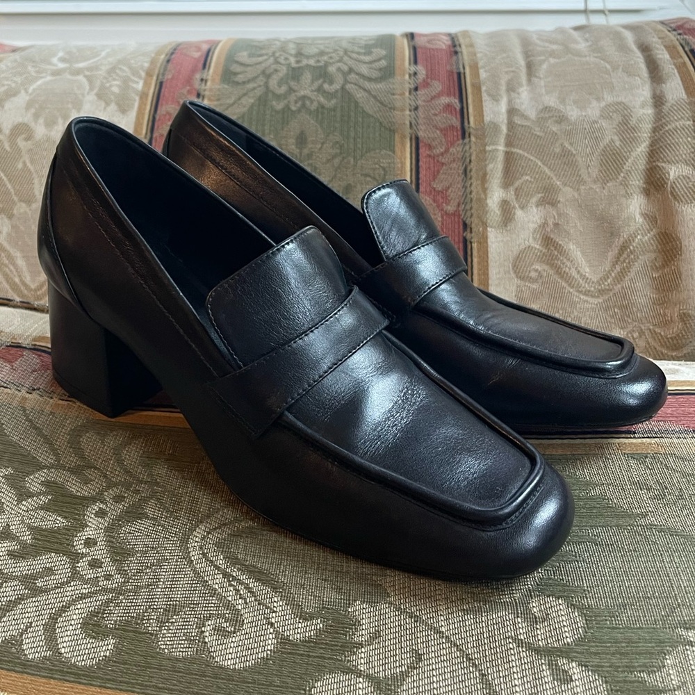 Stuart Weitzman Sleek 60 Loafer. Size 6.5 Women
N7-11